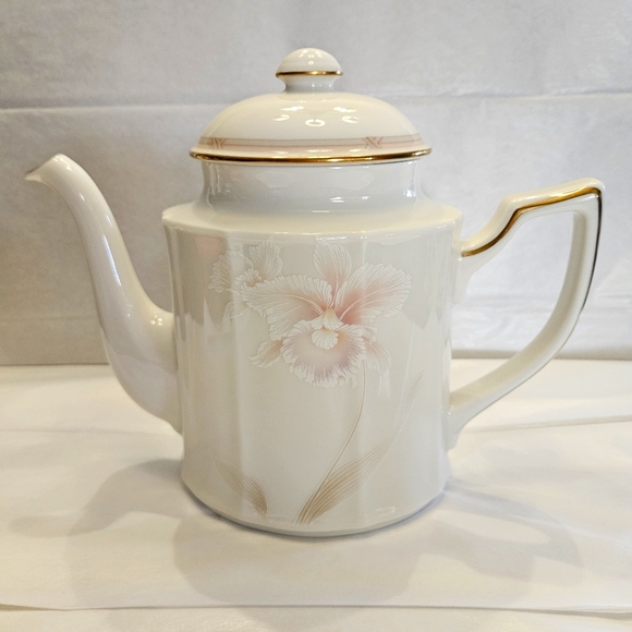 "Imperial Blossom" teapot by Noritake. - Picture 1 of 16